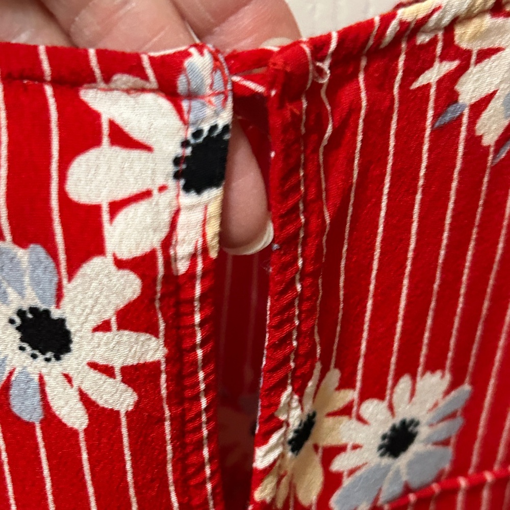 LIKE NEW! Women's Maxwell Red Floral 3/4 Top - XS - Picture 10 of 11